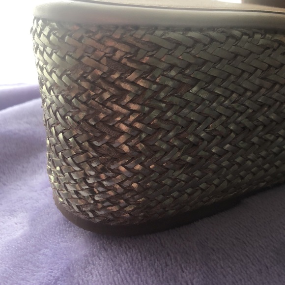 Arula Gold Wide-fit Platform Sandal 8W - Picture 5 of 6